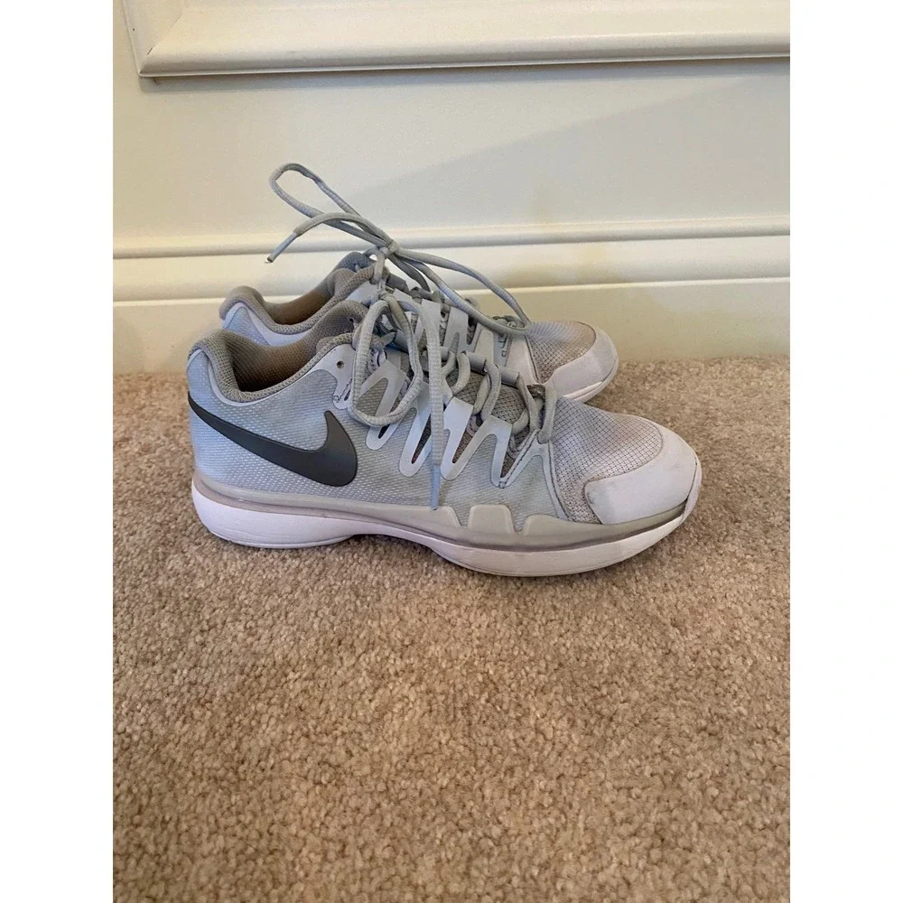 Womens Nike vapor court tennis pickleball athletic light blue shoes size 5 $115